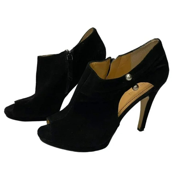 Nine West Evenly 9 right/8.5 left black‎ suede peep toe 4" booties - Picture 1 of 11